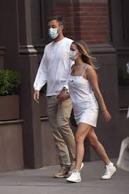 Jennifer lawrence has married cooke maroney eight months after announcing their engagement. Jennifer Lawrence With Her Husband Cooke Maroney Shows A Baby Bump Famousfix