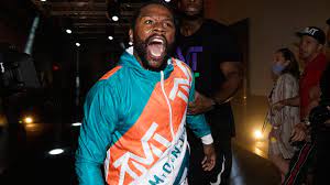 Gianni versace was a true renaissance man, a cultural figure whose name still lives on 20 years. Jake Paul Takes Floyd Mayweather S Hat Starts Scuffle At Promo Event Sportsnet Ca