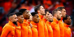 De verdediger maakte afgelopen zaterdag tegen newcastle united zijn rentree. Ake En De Vrij Spelen Piano Frenkie Is De Olijke Buurjongen En Dumfries Is Ontwapenend Oranje Is Een Bonte Mix Van Typetjes Foto Tubantia Nl