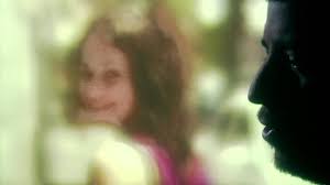 הייתי רוצה להיות אדם שאין לי ספקות לגביו המוזיקאי ויזם ההייטק אוהב להוציא כסף על דברים מתוכננים מראש, מתרגש מצעירים שמכירים את המוזיקה שלו, שונא רגשות אשם, משקר כשהוא עם עצמו וכשזה נוגע לקפה נהפך לאיש של קצוות Yoni Bloch ×™×•× ×™ ×'×œ×•×š Yalda Sheli Ktana Lyrics Lyrnow Com Lyrics