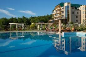 Preturile sunt destul de modice in comparie cu serviciile de cea mai buna calitate oferite.ce am gasit impresionant de asemena a fost o poarta veche din lemn pe care o gasesti pe drumul care duce catre piscina.asemenea porti vezi cam peste tot in zona. Top 10 Hoteluri Cu Spa Din Transilvania Si Maramures Zburatorul Com