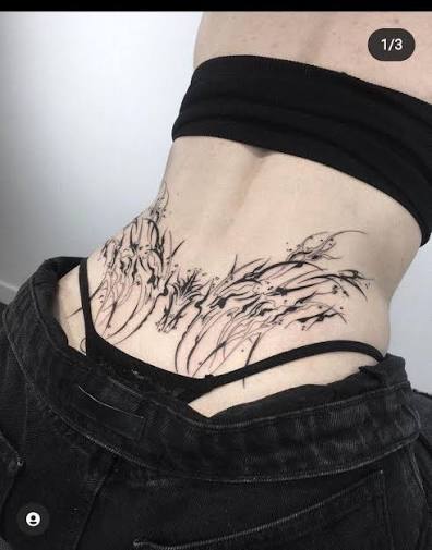 Un tatuaje en la espalda baja 💖🤩