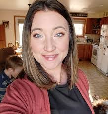 Leanna Benton's Instagram, Twitter & Facebook