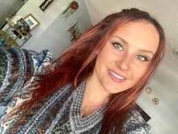 Sarah Sparling's Instagram, Twitter & Facebook