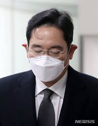 삼성 계열 기업 피해자 단체와 시민단체들이 '중범죄자 이재용 삼성 부회장 사면 반대'를 주장했다. ì´ìž¬ìš© ì‚¬ë©´ë¡  ì¹œë¬¸ ê¸°ë¥˜ë„ ë‹¬ë¼ì¡Œë‹¤ ë‰´ìŠ¤ ë™ì•„ë‹·ì»´