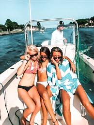 Add your friends please don't make sections girlys<3. Friend Group Pic Summer Friends Lake Photoshoot Lake Trip
