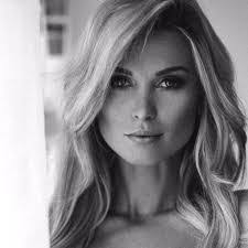 Laura Pless's Instagram, Twitter & Facebook