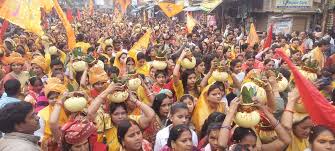 राम मंदिर प्राण प्रतिष्ठा से पहले 'अक्षत पूजन कलश यात्रा', मऊ में उमड़ी  भीड़ - Akshat Pujan Kalash Yatra before consecration of Ram temple  thousands gathered in Mau lclcn - AajTak