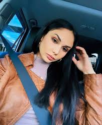 Hi, I am from Germany and looking for friends 😉 261741287793