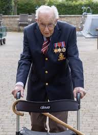 Captain sir tom moore inspires boy, five, with cerebral palsy to walkcaptain sir tom lewis is among those taking part in captain sir tom moore's latest campaign to support the lonely. Morre De Covid Tom Moore O Ingles De 100 Anos Que Inspirou O Mundo