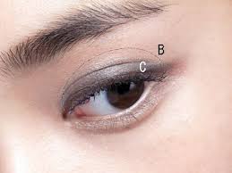 スモーキー メイク 日本人でもハマる ハーフ顔をつくるスモーキーアイメイクからリップまでおすすめ情報まとめ 美的 com グレー アイシャドウ スモーキーアイ 成人式メイク