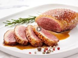 Morceaux De Choix Tres Apprecie Dans Le Sud Ouest De La France Le Magret De Canard Est Un Veritable Delic Recette Canard Recettes De Cuisine Magret De Canard