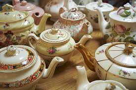 A Lovely Collection Of Teapots Tea Pots Vintage Tea Pots Tea