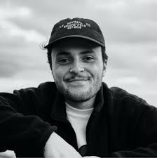 Une belle nouvelle pour finir l'année 🎉 Je suis très heureuse d'annoncer  ma promotion au poste de conseillère principale chez TACT. Arrivée il y a 4  ans et demi comme stagiaire, je