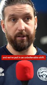 Manager Mick McDermott speaking to Alan O'Brien after tonight's match 🟣🔵