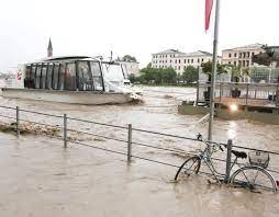 Видео hochwasser stadt salzburg 2. Das Hochwasser In Salzburg In Bildern Salzburg24