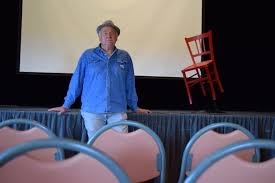 Mondrian composition en rouge, jaune, bleu et noir, réalisé en 1926. Pres De Chateaubriant A Pouance La Chaise Rouge Tient Bon Grace A Ses Differentes Activites L Eclaireur De Chateaubriant