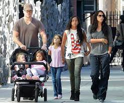 Matthew paige damon is an american actor, producer, and screenwriter. He S A Girl S Guy Matt Damon Steps Out With His Wife And Four Daughters For A Trip To The Playground In Nyc Matt Damon Family Matt Damon Matt Damon Wife