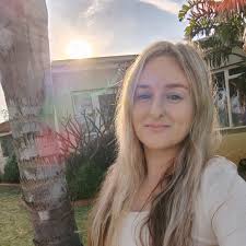 What are the best parking and restaurant options near the stadium for the  Bocelli concert in Cape Town?