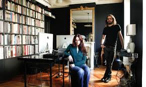 Emmanuel Bossuet And Marie Laure Bellanger The Socialite Family Parisian Apartment Decor Parisian Apartment Modern Apartment Decor