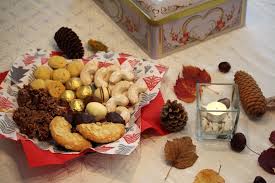 Attraktive mietshäuser zur miete ✓ in aachen & umgebung eine passende immobilie mit guter lage finden ✓ entscheide dich zwischen reihenhaus, einfamilienhaus, doppelhaushälfte & weiteren. Geschenktruhe Herzstuck Randvoll Mit Leckereien Aus Dem Spezialitaten Haus Mama Geht Online