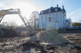 Auch wenn aus dem klatschen nach inzwischen fast zwei stunden eher ein müdes klätscheln geworden ist, unterstützen die anhänger ihr idol mit beeindruckender beständigkeit. Die Raab Sche Villa Wird Zum Hotel Villa Raab Oberhessen Live