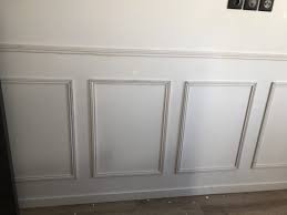 Diy Comment Creer Un Soubassement Soubassement Bois Moulure Murale Moulures Decoratives