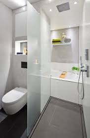 Wer ein kleines bad einrichten muss, der sollte jedoch die verschiedenen lösungen zum platz sparen überlegen. Die Dusche Als Durchgang Zur Badewanne Modern Badezimmer Koln Von Baqua