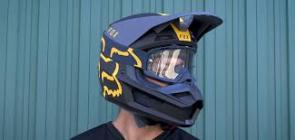 review fox v1 2019 the ideal helmet to start in motocross