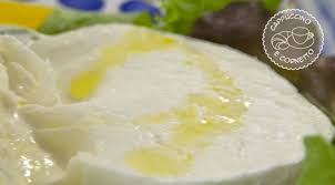 Un formaggio a pasta filata con alta umidità e contenuto di grassi. Mozzarella Di Bufala Come Gustarla Al Meglio Cappuccino E Cornetto