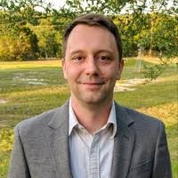 100+ perfiles de «Akeley»