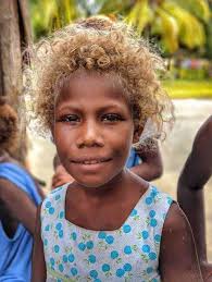 Melanesian children from Papua New Guinea 🇵🇬 and the Solomon Islands 🇸🇧  The people are some of the non-Caucasian people that have natural blonde  hair. These are not White kids. 👀