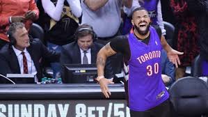 It looks like golden state warrior star steph curry isn't the only person in his family who has a knack for draining long shots when it matters the most. Drake Spoiled Steph S Plan To Wear Dad Dell Curry S Raptors Jersey In Toronto Cbc Sports