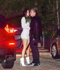 Bella thorne is engaged to italian singer benjamin mascolo. Bella Thorne And Benjamin Mascolo At Nobu In Malibu 11 27 2019 Hawtcelebs