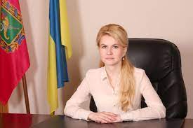 Сперва работа на должности замгубернатора, а с апреля 2016 года светличная числится первым замом райнина, теперь. Harkovskaya Oblast Pod Kablukom Kak Yuliya Svetlichnaya Budet Stroit Vertikal Vlasti V Regione