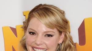 She became famous as a great actor, television actor, film actor check out katherine heigl's former hairstyles in the image box below Is Katherine Heigl S Hairstyle Here Sweet And Romantic Or Too Preteen Y Glamour
