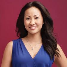 Mimi Elliott's Instagram, Twitter & Facebook