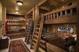 Il telaio è costruito in robusto legno di pino e dotato di scaletta per accedere al letto superiore. 15 Letti A Castello In Legno Dal Design Particolare Mondodesign It