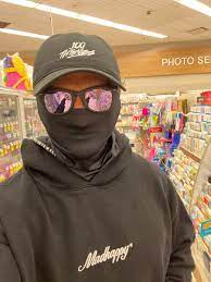What are the safety considerations? Casey Neistat Auf Twitter Kinda Wild That This Is A Totally Normal Way To Look When Going Into A Store To Buy Your Wife Ice Cream