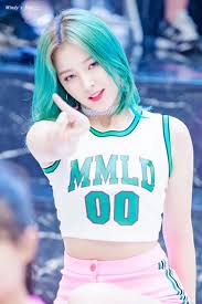 6 Hair Color Trends We Ll Be Seeing All Over K Pop In 2019 Nancy Momoland Nancy Jewel Mcdonie Girl Outfits