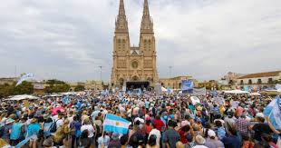 La virgen de luján se iluminó mientras argentina debatía la ley del 28 de diciembre ▷ villa rosa, a orillas del río lujan, se dice que fue la primera morada de la imagen de la virgen de luján, patrona. Peregrinacion A Lujan En Modo Virtual La Virgen Recorrera Las Calles De San Justo El Nacional De Matanza