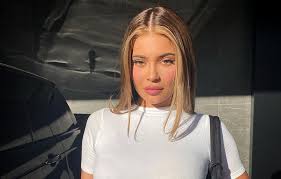 Полное имя — кайли кристен дженнер (kylie kristen jenner). Kylie Jenner S Coronavirus Photo Shoot Is A Reminder Stars Are More Like Us Than We Think