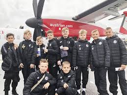 Its colours are black and white. Checkit Jugendmagazinsk Sturm Will Mit Dem Nachwuchs Europa Ersturmen
