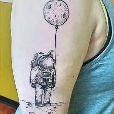 Ay Ve Astronot Dovmeleri Moon And Astronaut Tattoos Astronot Dovme Dovme Dovme Fikirleri