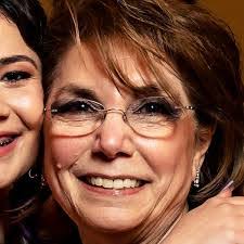 Caroline Warfield's Instagram, Twitter & Facebook