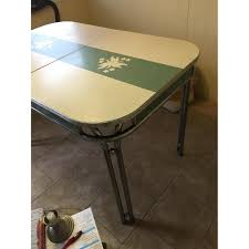 1950's kitchen/dining table aptdeco