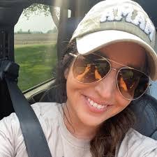 Janet Evers's Instagram, Twitter & Facebook