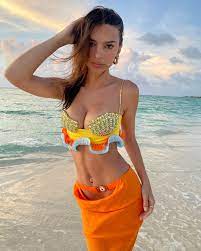 Emily was raised in encinitas, california, near san diego. Emily Ratajkowski Emrata Instagram Photos And Videos