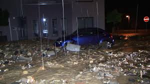 In der nacht zum sonntag hat es heftig geblitzt und gedonnert über deutschland. Heute In Deutschland Unwetter Ziehen Uber Deutschland Zdfheute