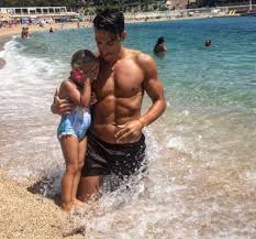 Karolína plíšková's husband also has a daughter named linda, who was born on june 25, 2014, with lucie borhyová who was his colleague at tv nova. Karolina Pliskova S Boyfriend Michal Hrdlicka Bio Wiki